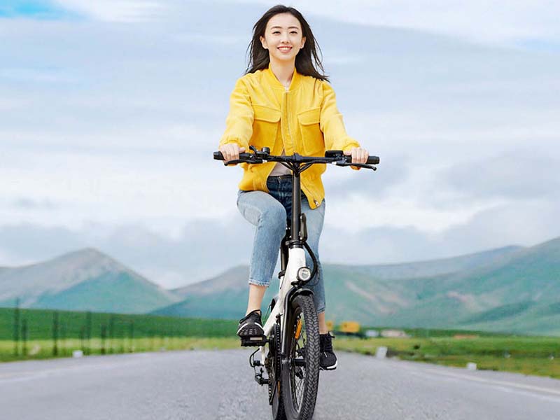 Xe đạp điện cho người thấp giải quyết nỗi lo về chiều cao