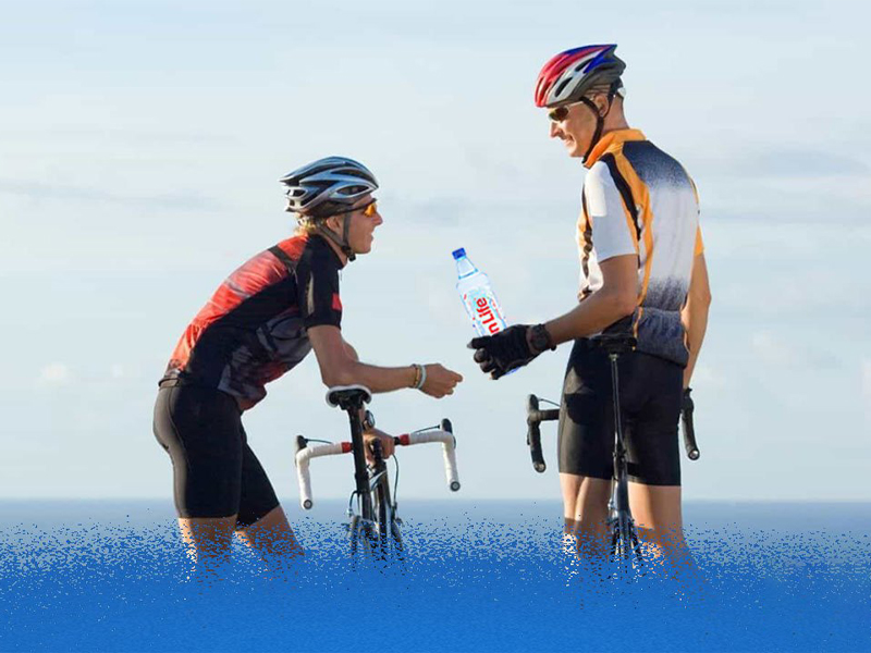 bo sung nuoc khi dap xe