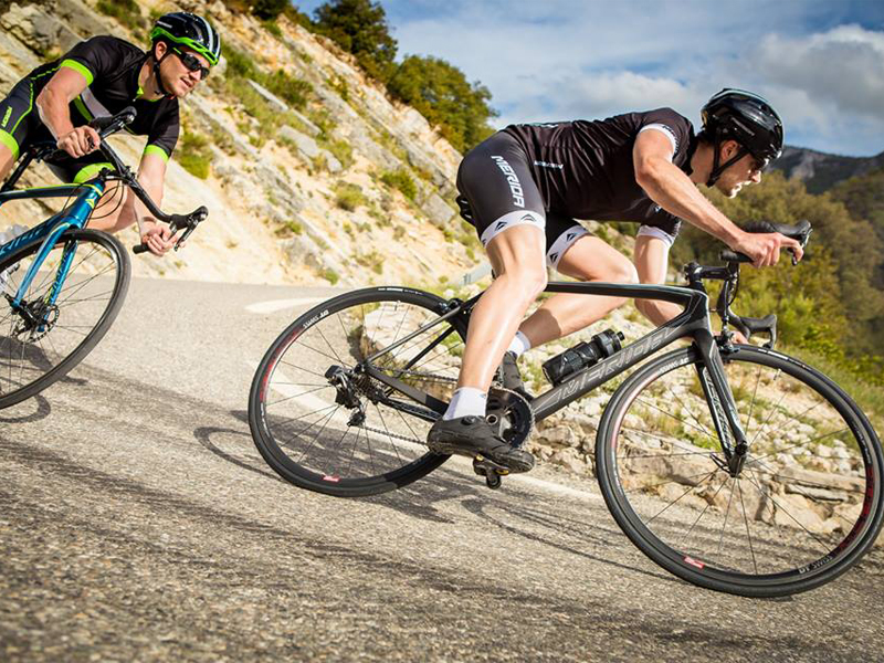 dap xe co lam to chan khong